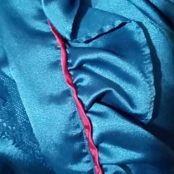 Elkont European Made satin ruffled skirt. Sz M - Picture 15 of 15